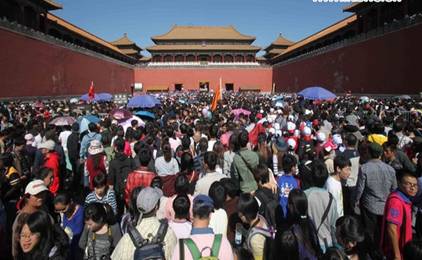 五一小长假将至 作家建议旅游景区延长开放时间-新闻